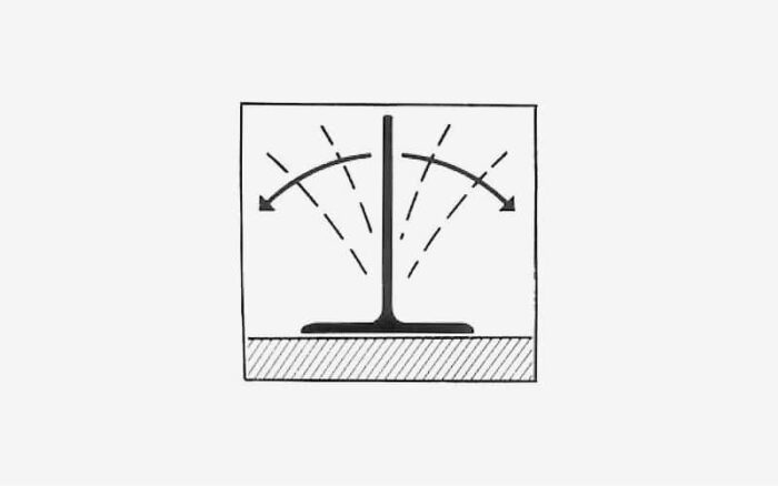 Svartvit illustration av en Duschlist med pilar som indikerar dess rörelseomfång från sida till sida, monterad på en plan yta.